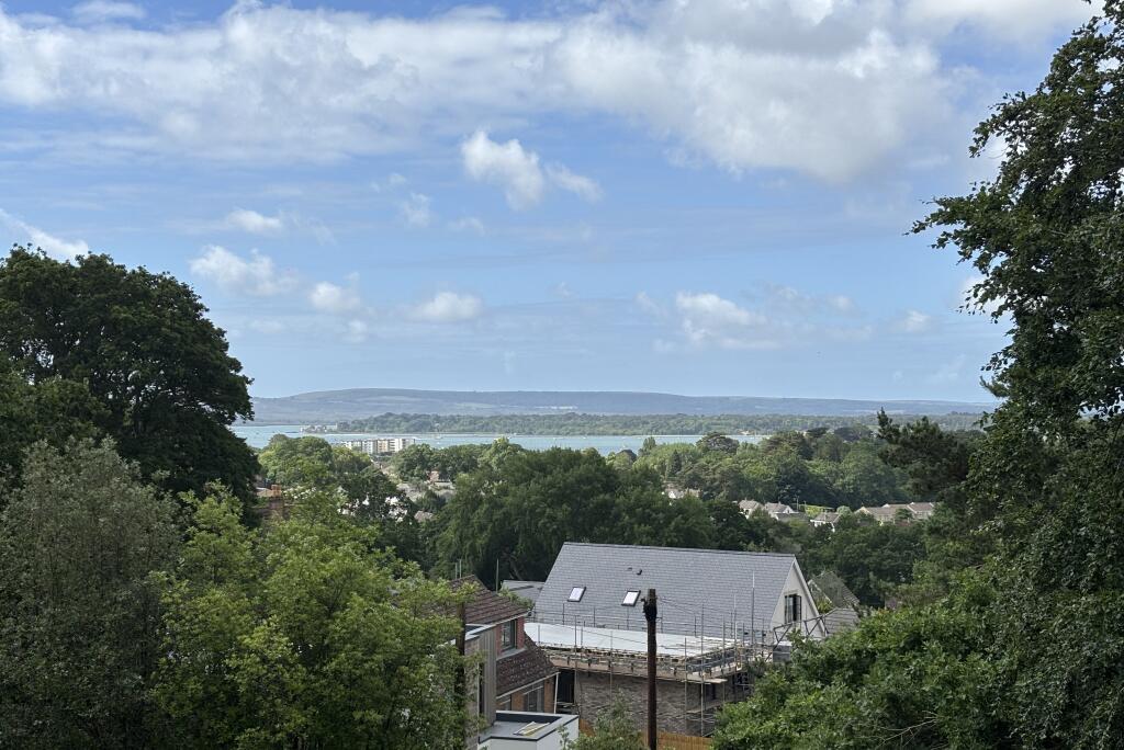 Apartment in Poole - More