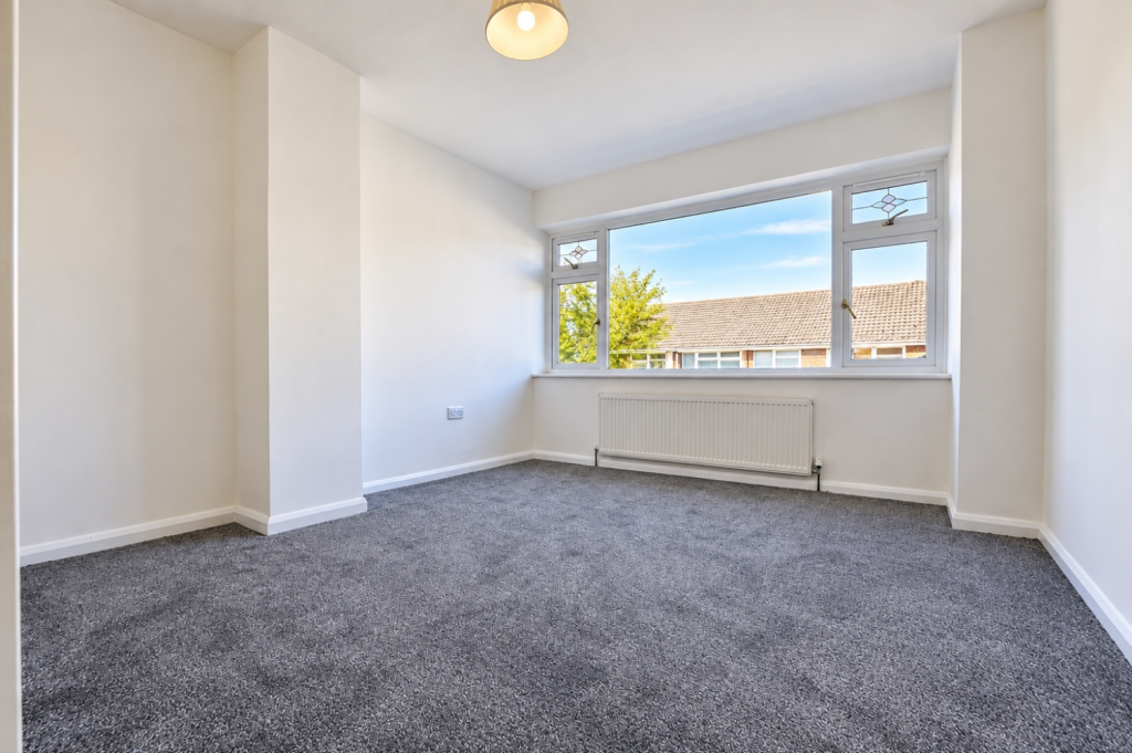 House in Romford - More