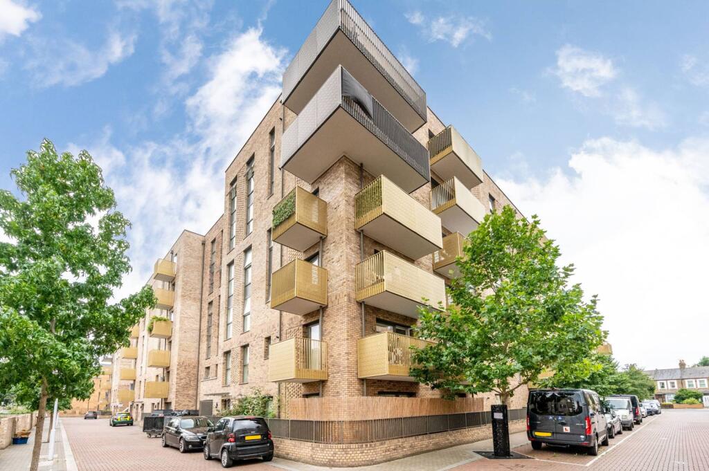 Main image of property: Selbourne Avenue, Hounslow, HOUNSLOW, TW3