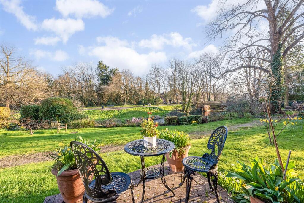 Main image of property: South Street, Farnham