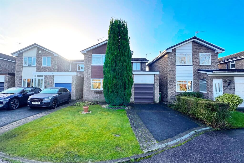 Main image of property: Hartland Close, Poynton