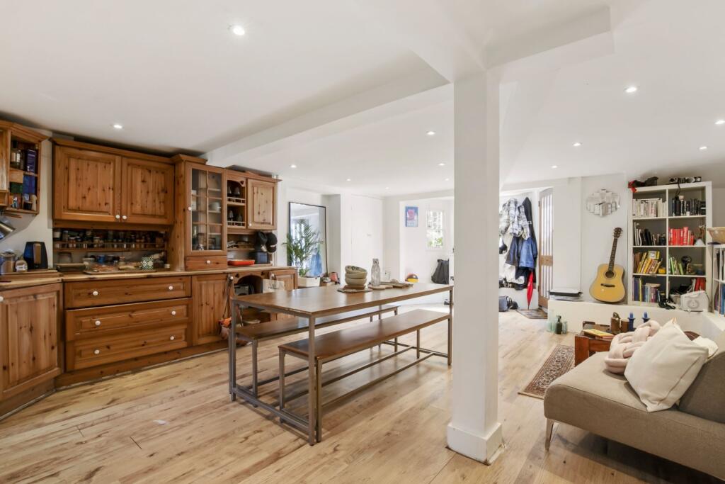 House in London - View 4