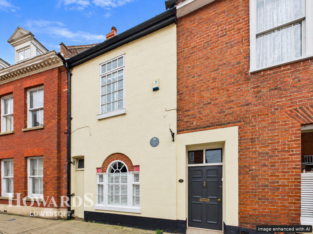 4-bed terraced on High Street, Lowestoft, £200,000