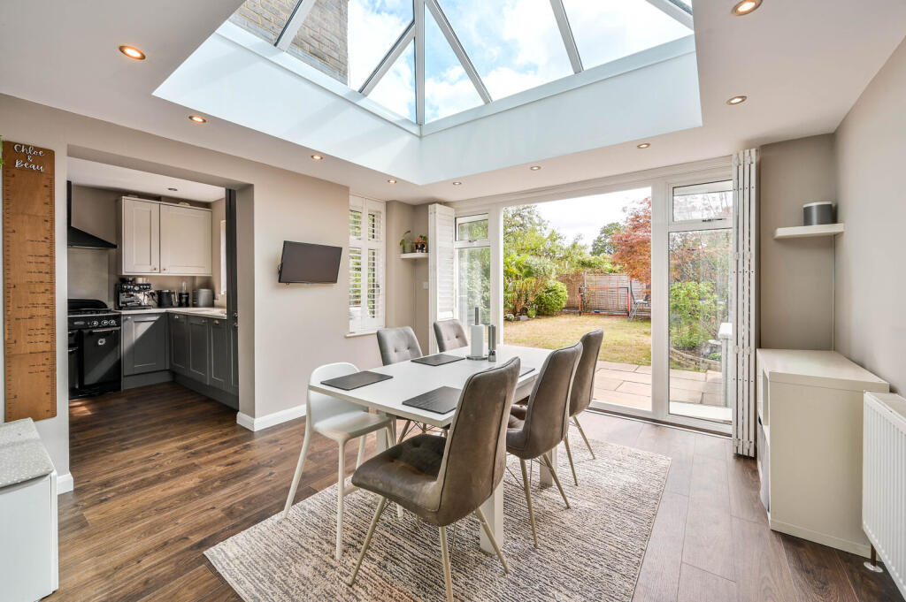 House in Guildford, Shalford - View 4