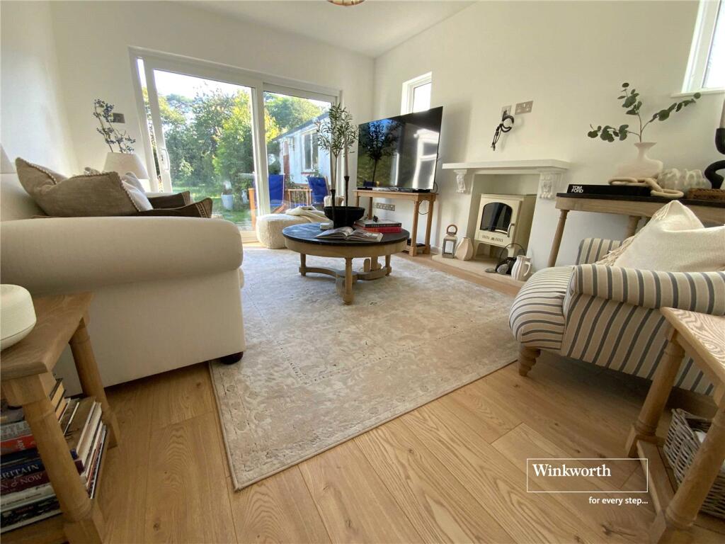 Falcon Drive, Mudeford, Christchurch, Dorset, BH23 photo 3