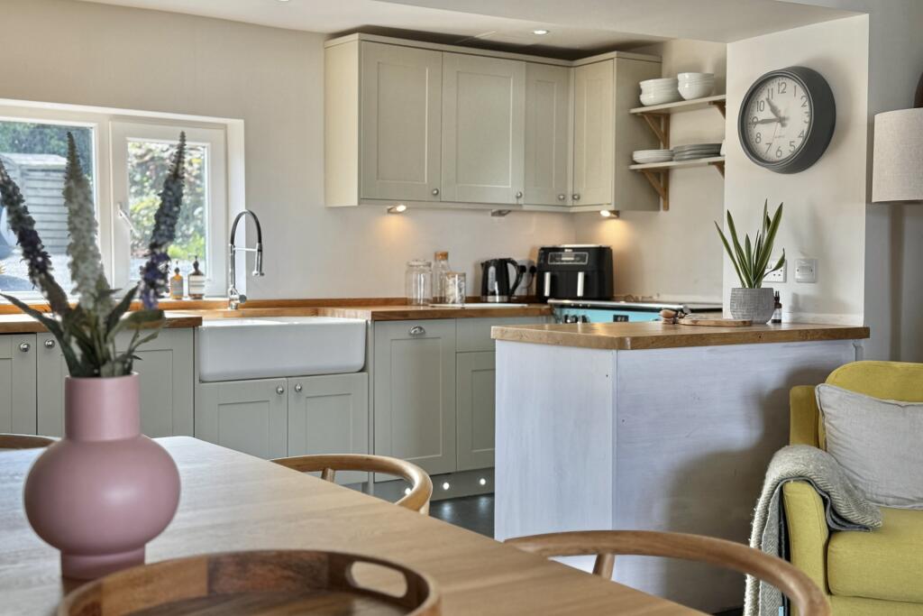 Tamarisk Lodge, Mawgan Porth, TR8 - View 3