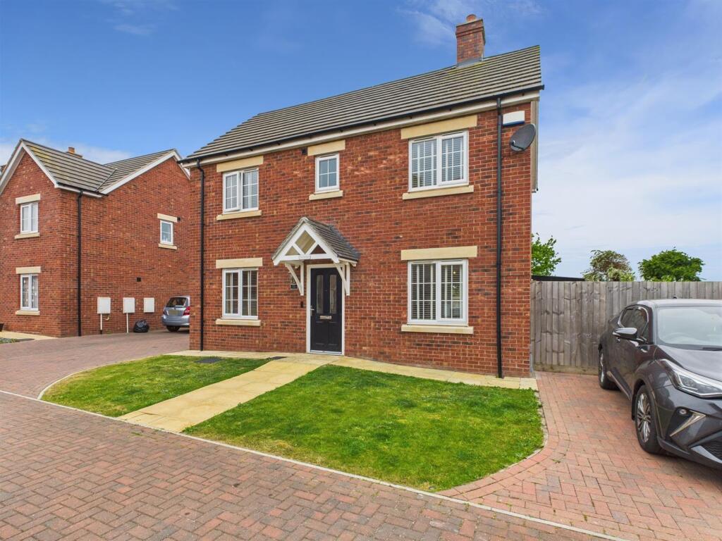 3-bed detached on Dales Avenue, Mablethorpe, £250,000