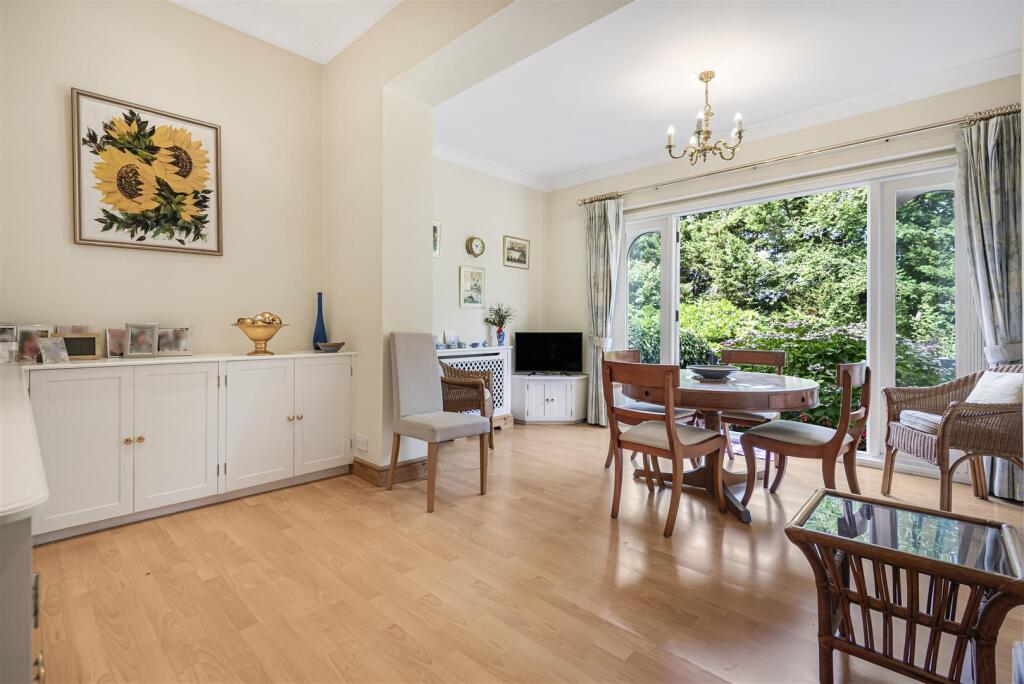 House in London, Hadley Wood - View 4