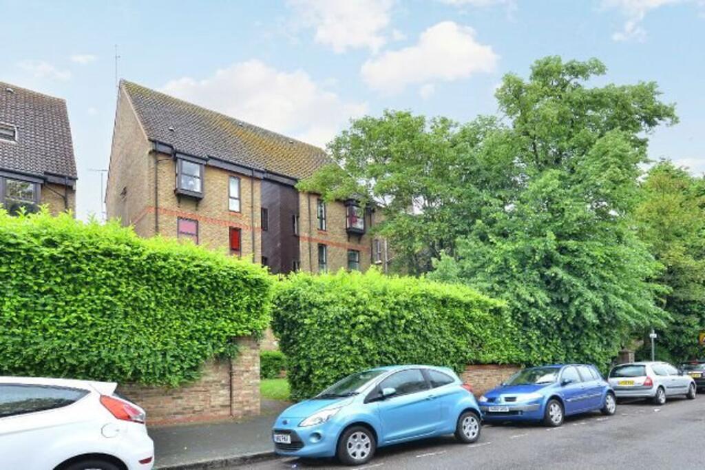 Main image of property: Blackheath, SE3, London, P1557