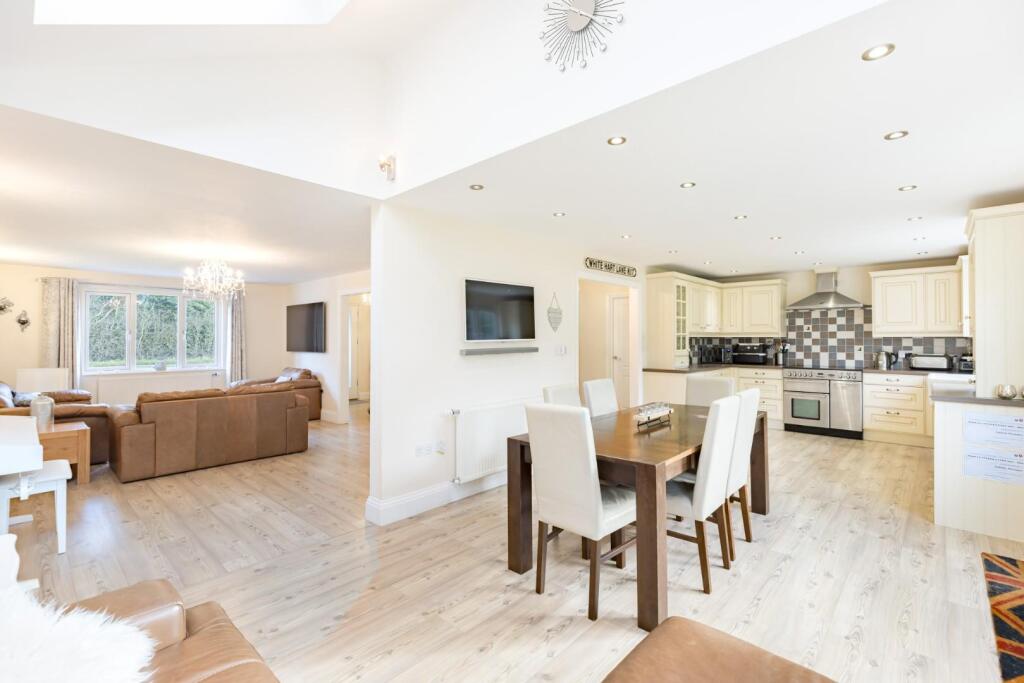 House in Uttlesford, Little Bullocks Farm, Great Canfield - View 2