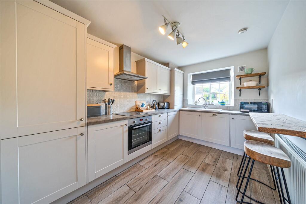 Bondgate, Harewood, Leeds, LS17 photo 4