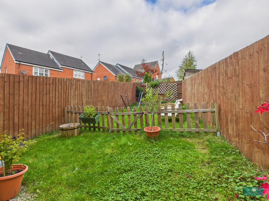 Eastcote Avenue, Oldham, Greater Manchester, OL1 photo 2