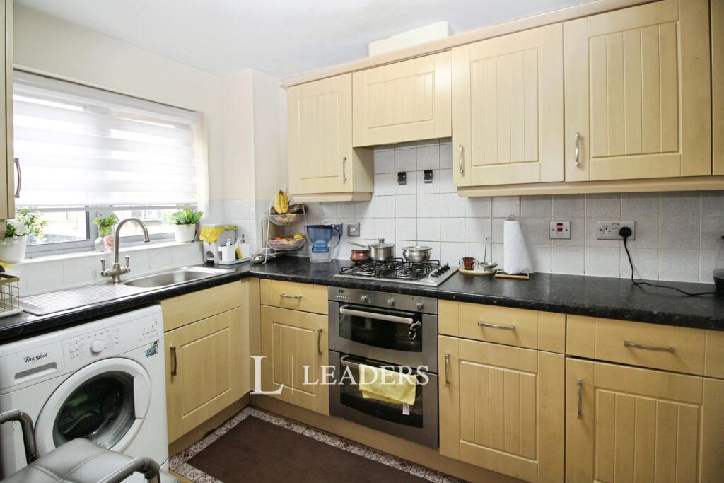 Apartment in Milton Keynes, Broughton Local Shops, Broughton - View 5