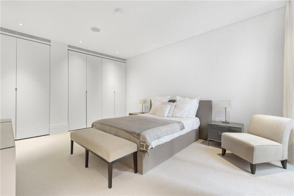 Apartment in London, Royal Borough of Kensington and Chelsea - More