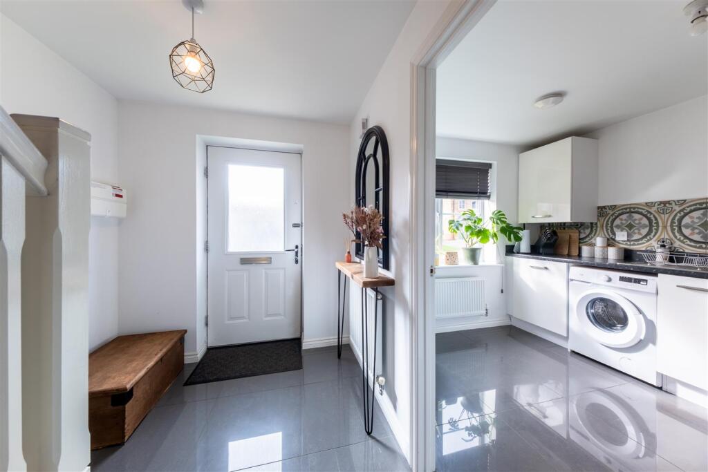 St. James Court, Cuddington, Northwich photo 4