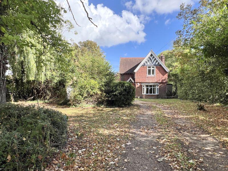 3-bed detached on Swanmore, Redevelopment or Modernisation Project, £450,000