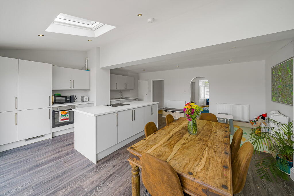 House in Hemel Hempstead - More