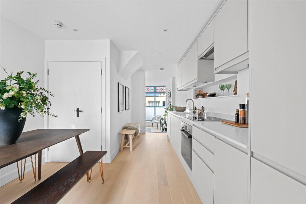 Apartment in Bristol, Clifton Village, Hotwells - View 4