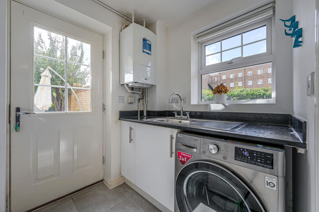 Hawksmoor Grove, Bromley, BR2 photo 5