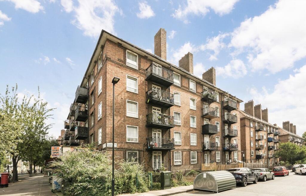 Apartment in London - More