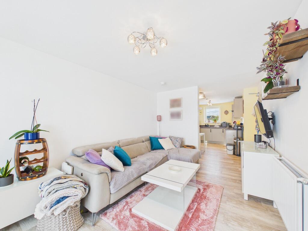 Apartment in Edinburgh, Craigmillar - View 2