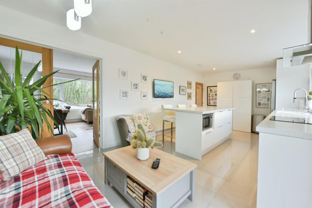 Woodside Close, Chesterfield photo 4