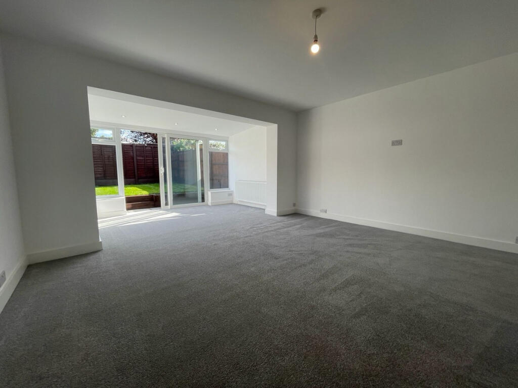 Allan Close, Stourbridge, DY8 4 photo 4