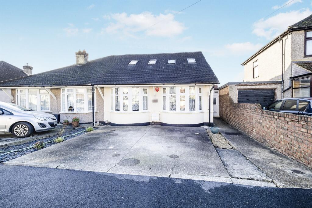 4-bed semi-detached on Rothbury Avenue, Rainham, £475,000