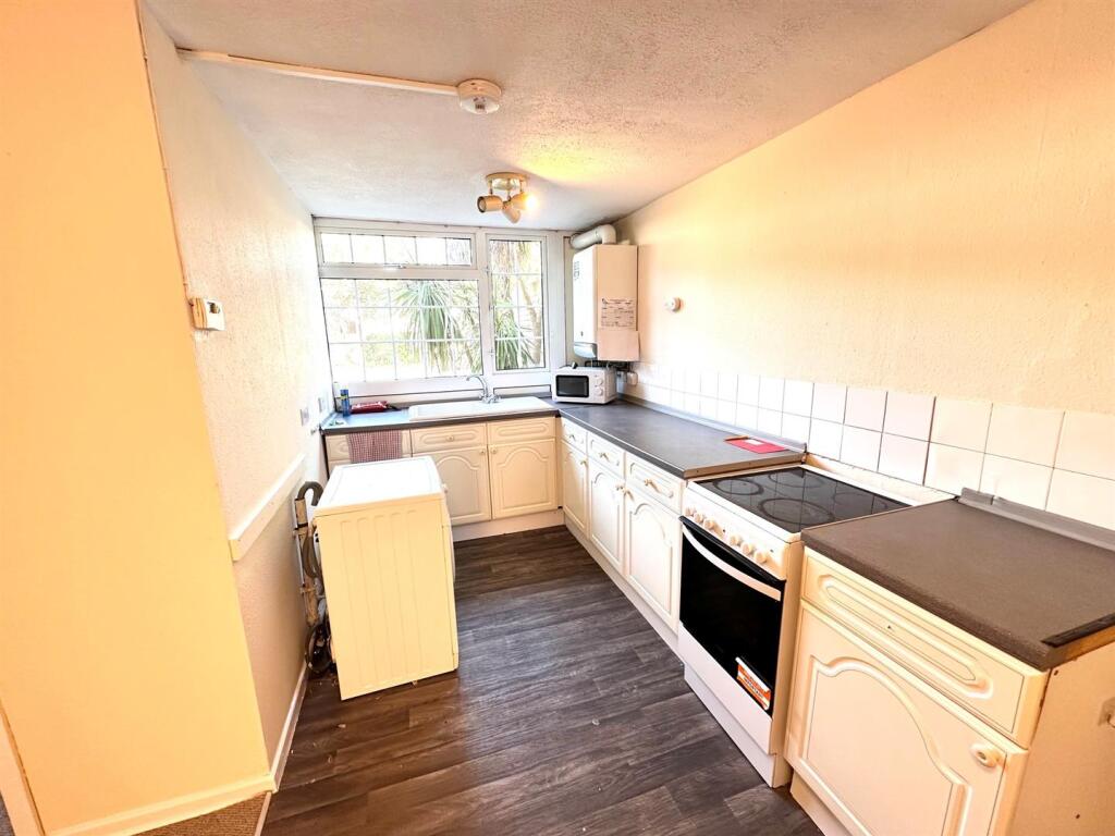 House in London, Cowley - View 4