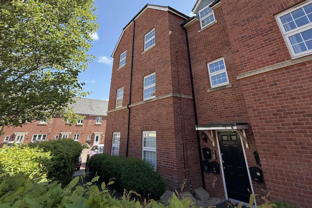 Main image of property: Canal View, Bathpool