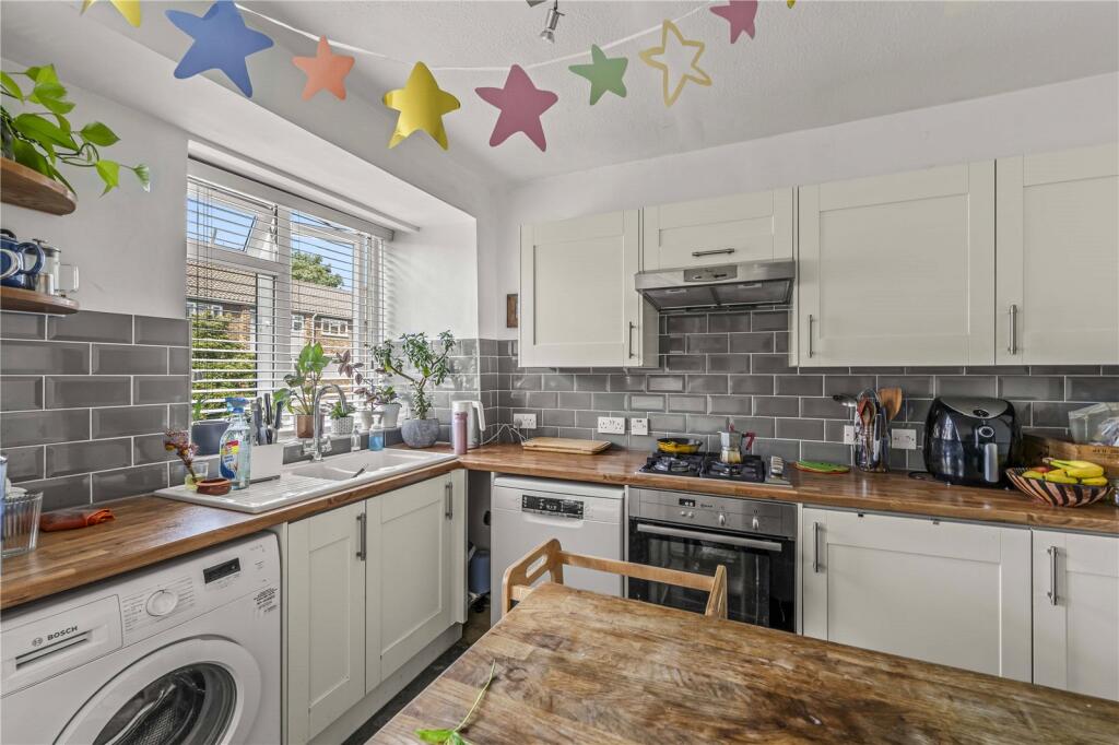 Apartment in Twickenham - View 3