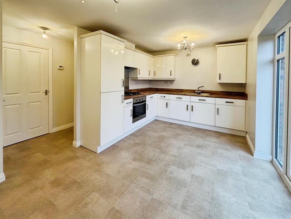The Fairway, Bradford, BD5 8FB photo 2