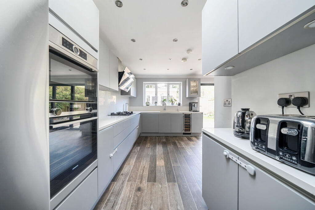 House in Elmbridge, Hersham - View 4