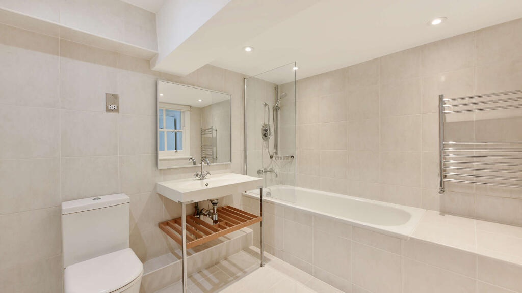 3 bedroom maisonette for rent