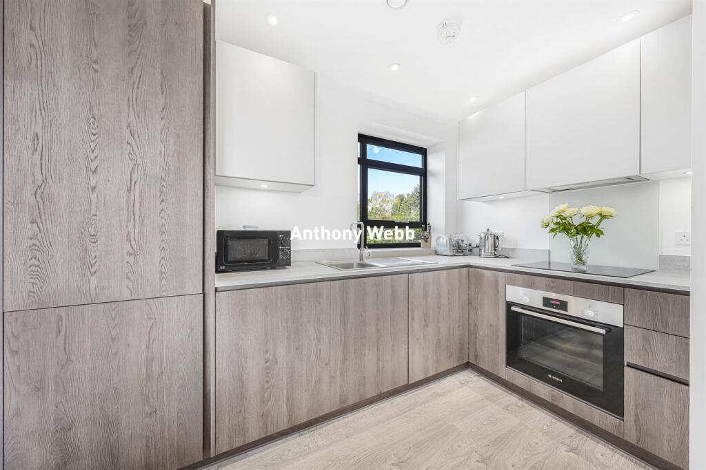Apartment in London, Oakwood, Southgate - View 4