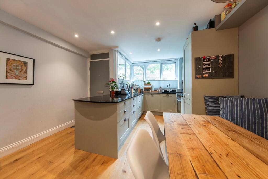 Main image of property: Holland Walk, N19