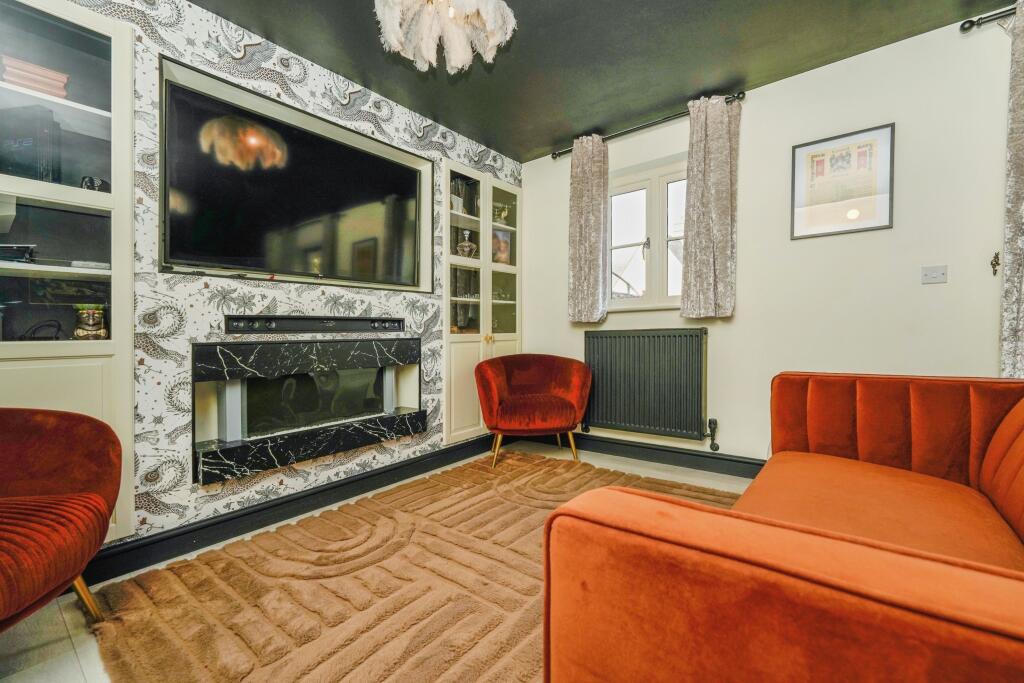 Fry Close, Cirencester, GL7 - More