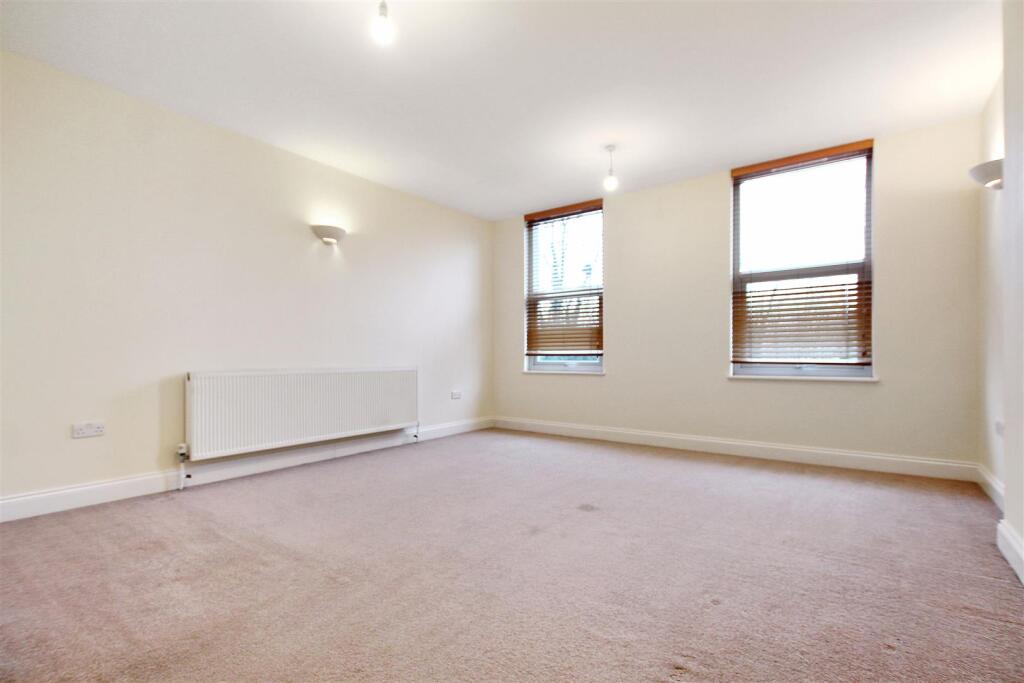 Apartment in Dartford - View 5