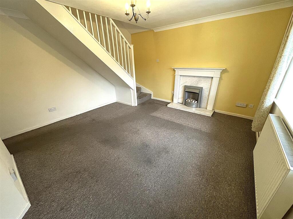 Pinewood Drive, Camblesforth, Selby photo 3