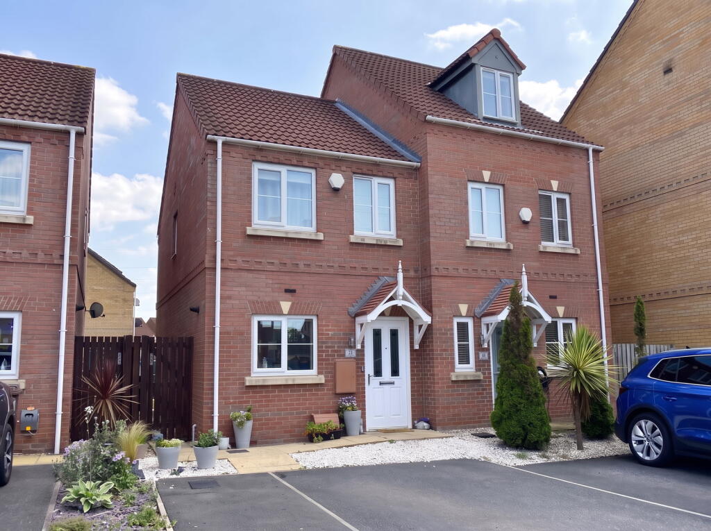 2-bed semi-detached on Springfield Crescent, LOFTHOUSE, Wakefield WF3 3FQ, £215,000
