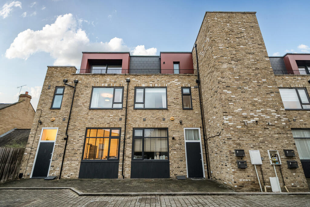 Main image of property: Huntley Close, Greenwich