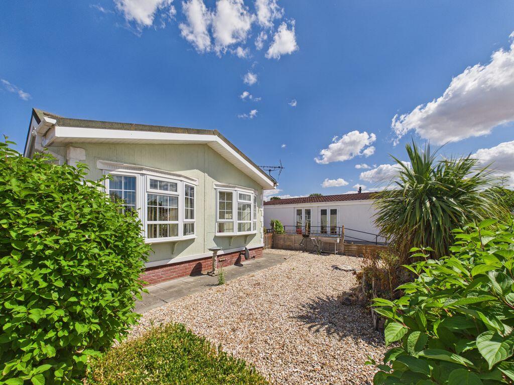 2-bed detached on Primrose Hill, Somerton, £120,000