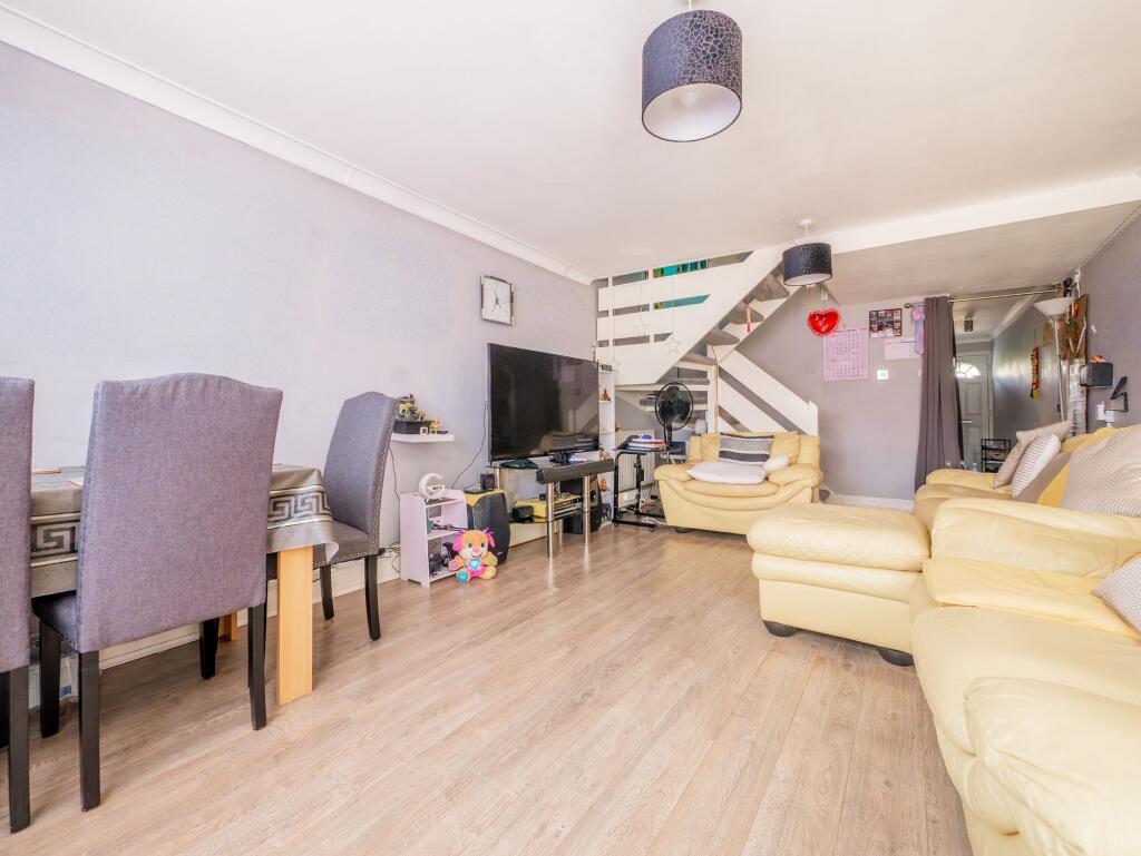 Vigerons Way, Grays, RM16 photo 3