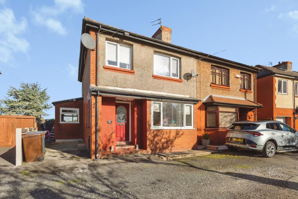 Main image of property: Dewsnap Lane, Dukinfield, Greater Manchester, SK16