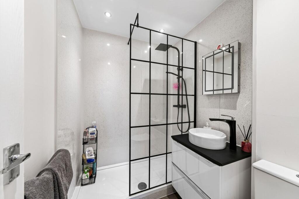 Apartment in Edinburgh, West Lothian - View 4