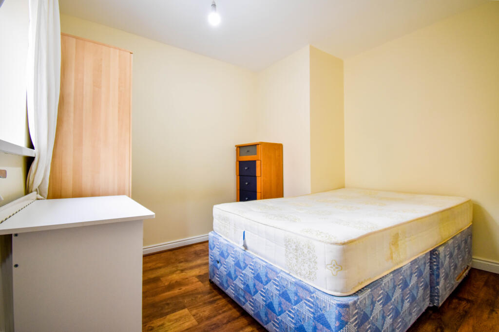 5 bedroom terraced house for rent