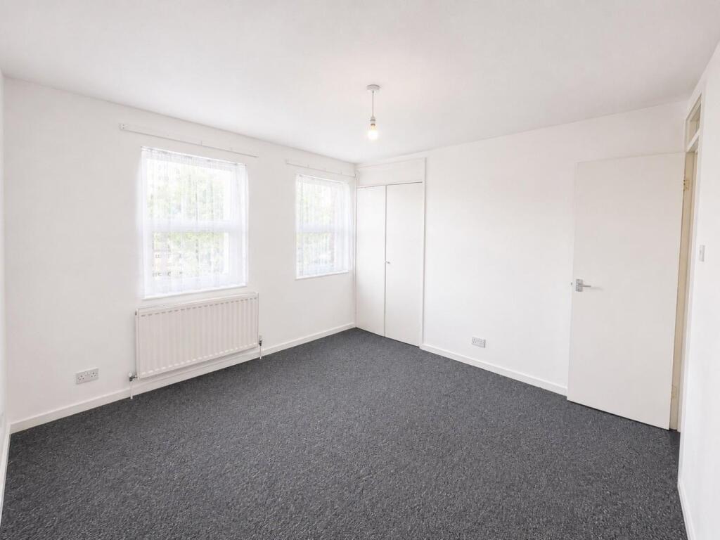 House in Dartford - More