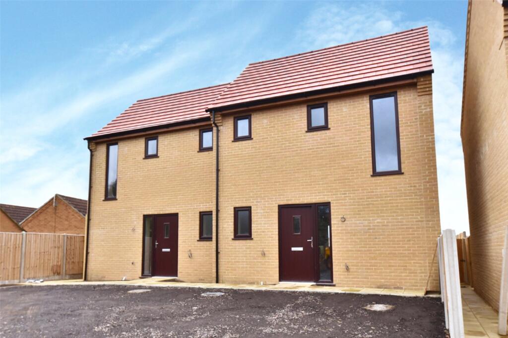 2-bed semi-detached on Cuckoo Close, Beck Row, Bury St. Edmunds, Suffolk, IP28, £238,000