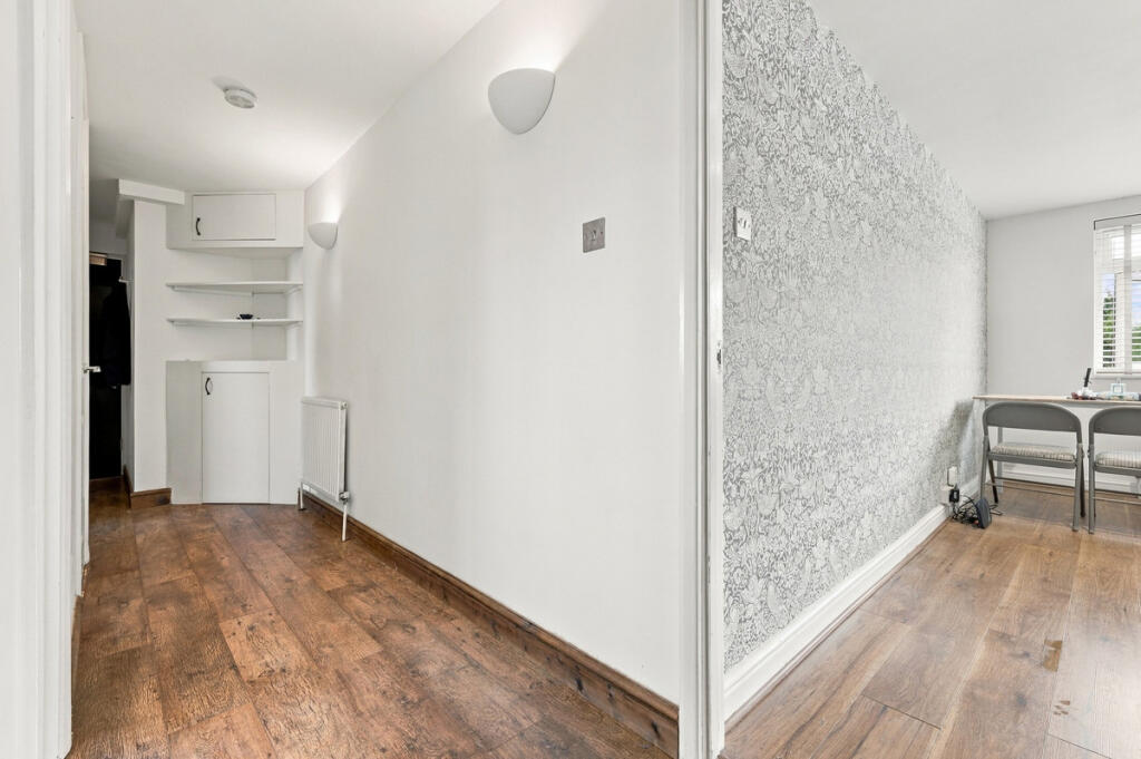 Apartment in Ilford - View 2