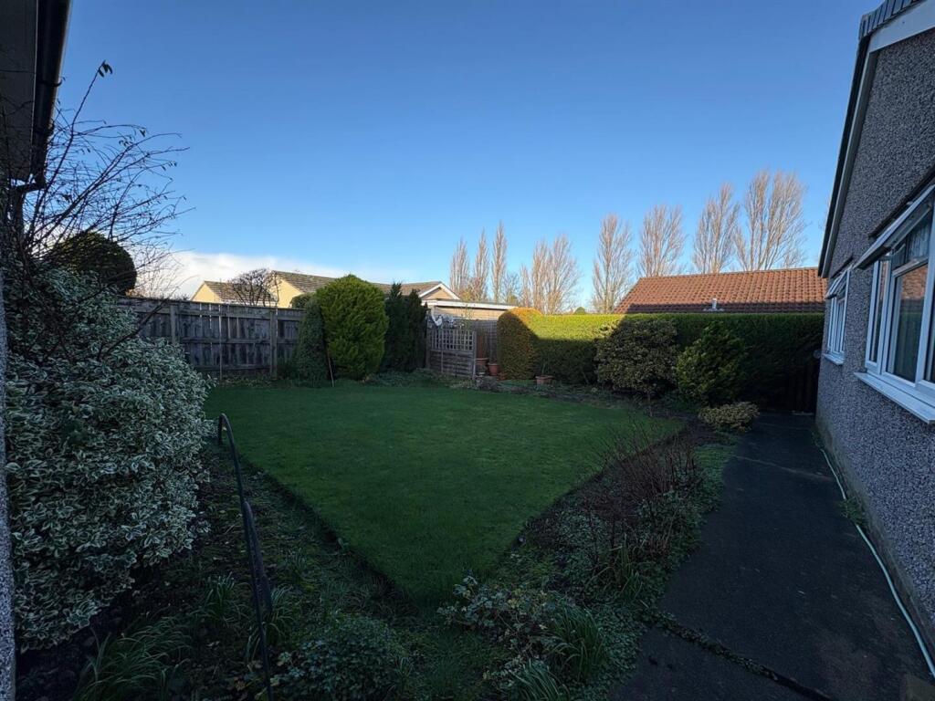 2 Sladeburn Drive, Northallerton photo 4